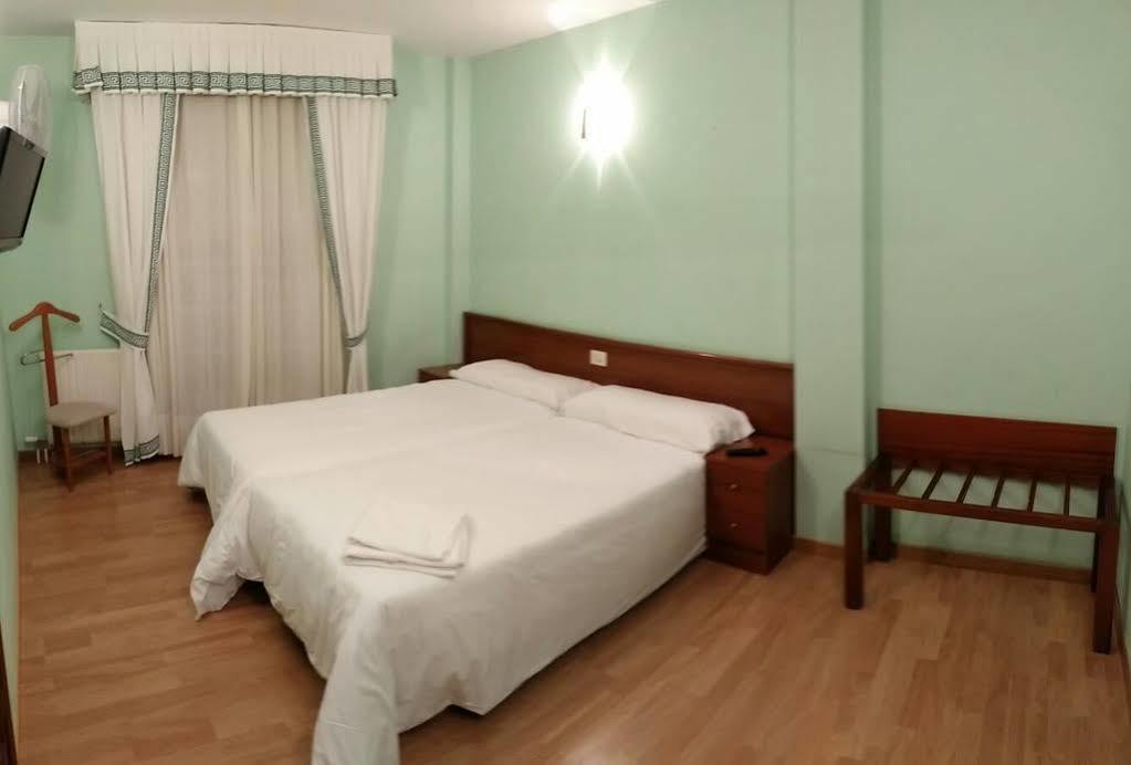 Hotel Vilagarcia ビラガルシーア・デ・アロウサ エクステリア 写真